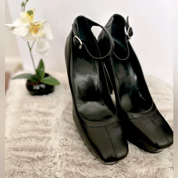 BALENCIAGA DESIGNER BLACK LEATHER PUMPS HAND MADE ITALY ALMOND TOE BUCKLE SZ 7 - Picture 6 of 16